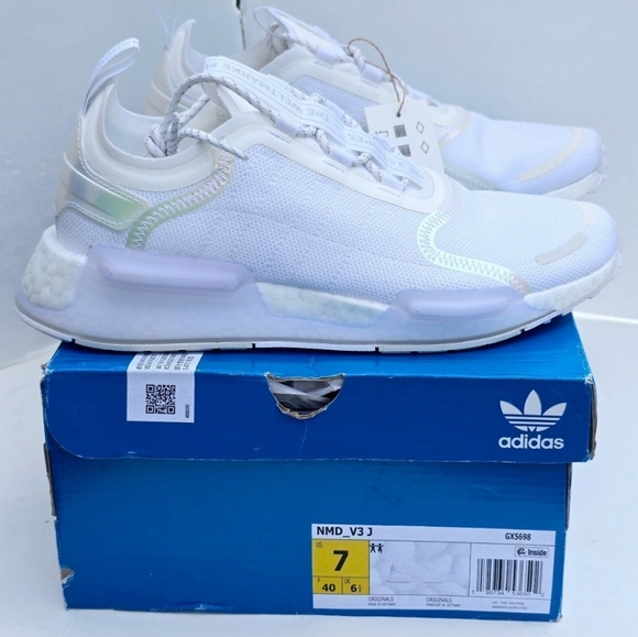 adidas Originals Shoes - Adidas NMD R1 V3 (GS) Unisex, Youth 7Y, Women 8.5. New With box.- The NMD R1
